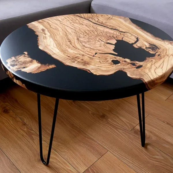 Table basse en bois massif & résine bleue – “Oceanica”